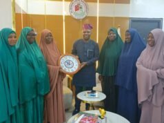 Alimosho LG boss hosts Al-muminaat group