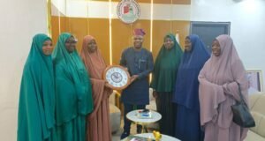 Alimosho LG boss hosts Al-muminaat group
